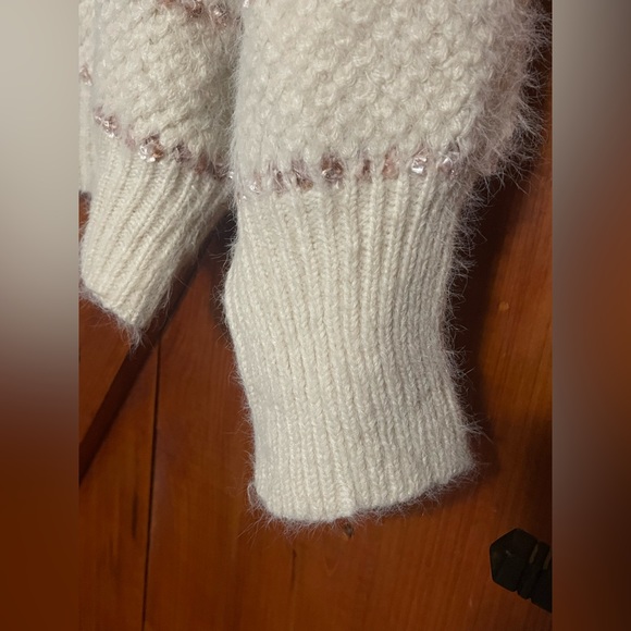 Geegee Fuzzy Sweater Sz L - Picture 8 of 8